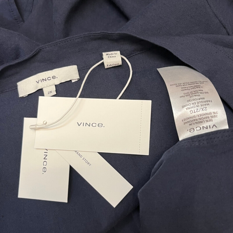 NEW Vince Top<br />
Linen Blend<br />
Short Sleeve with Cute Flare<br />
Color: Navy<br />
Size: 2X<br />
Retail Price:  $275.00