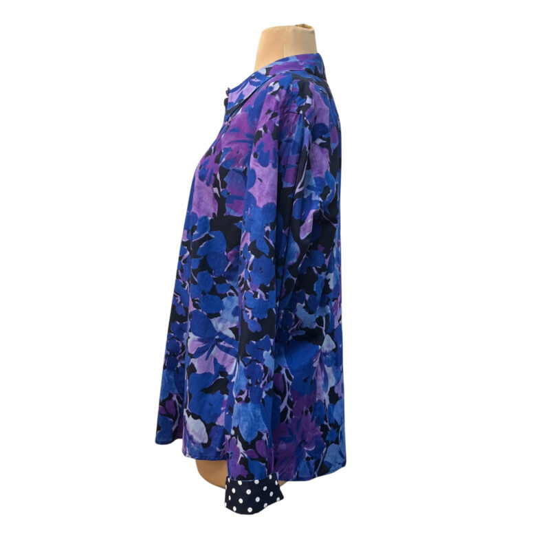 Jones NY Floral Shirt<br />
100% Cotton<br />
Collar and Reverse Side of Sleeves have Adorable PolkaDots<br />
Blues and Purples<br />
Size: XL