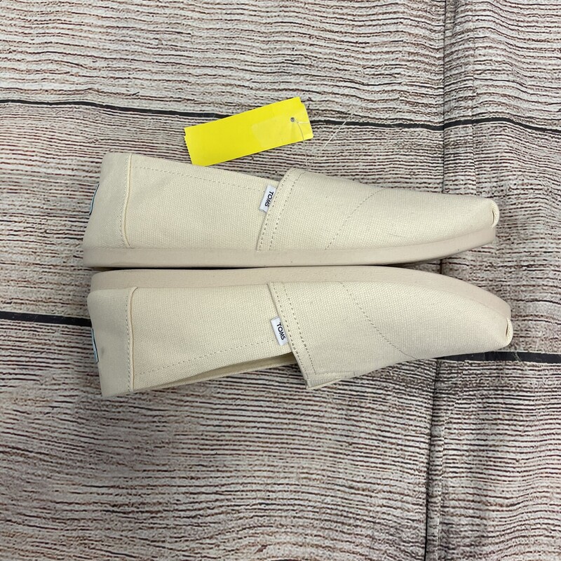 Toms Cream slip on shoes never been worn size 7.5