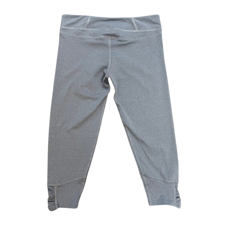 Nuu Muu Active Capris<br />
Ruched Detail<br />
Color: Gray<br />
Size: Medium