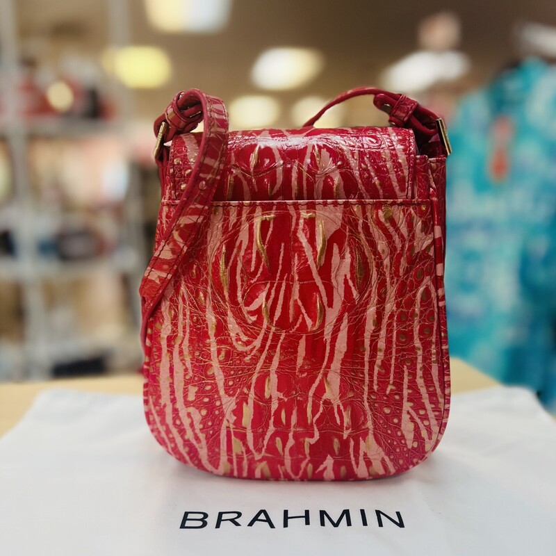 BRAHMIN<br />
The Everlee is a vintage-inspired crossbody with a curvy silhouette. This relaxed style adds character to every outfit and is a must-have for days on the go. She's the style you turn to when you're going for a low-key, luxe look. A magnetic snap closure, back slide-in pocket, and adjustable crossbody strap make traveling hands-free easy and elegant. Gussets expand to fit your essentials and reinforce the silhouette to prevent sagging.<br />
Featured in Pink Blush & fuschia, a soft feminine rose. The glistening gold accent exudes luxury, and the subtle satin finish feels effortlessly chic. Made with genuine leather.<br />
Front flap<br />
Magnetic snap closure<br />
Back slide-in pocket<br />
Adjustable strap<br />
Interior zip pocket divider<br />
Dust bag included<br />
25 inch strap drop<br />
This bag is in like new condition.<br />
Original Retail Price is 245.00