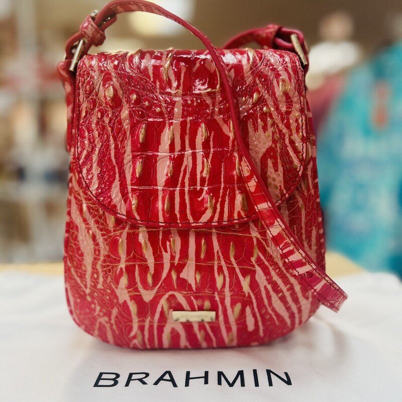 BRAHMIN
The Everlee is a vintage-inspired crossbody with a curvy silhouette. This relaxed style adds character to every outfit and is a must-have for days on the go. She's the style you turn to when you're going for a low-key, luxe look. A magnetic snap closure, back slide-in pocket, and adjustable crossbody strap make traveling hands-free easy and elegant. Gussets expand to fit your essentials and reinforce the silhouette to prevent sagging.
Featured in Pink Blush & fuschia, a soft feminine rose. The glistening gold accent exudes luxury, and the subtle satin finish feels effortlessly chic. Made with genuine leather.
Front flap
Magnetic snap closure
Back slide-in pocket
Adjustable strap
Interior zip pocket divider
Dust bag included
25 inch strap drop
This bag is in like new condition.
Original Retail Price is 245.00