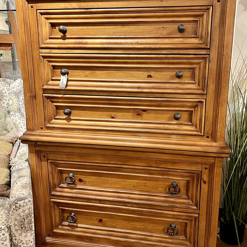 Dresser Broyhill 5 Drwrs, Wood,
Size: 44x20x63