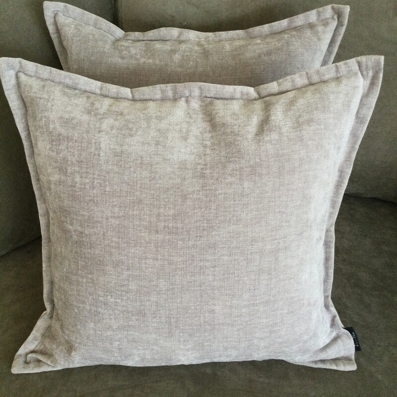 Grey Toss Cushions,<br />
Grey Velvet,<br />
Size: 20 X 20 In