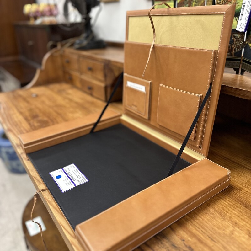 Levenger Leather Portable Desk/Surface, Caramel Brown. In excellent condition/barely used.<br />
Size: 18x12x2