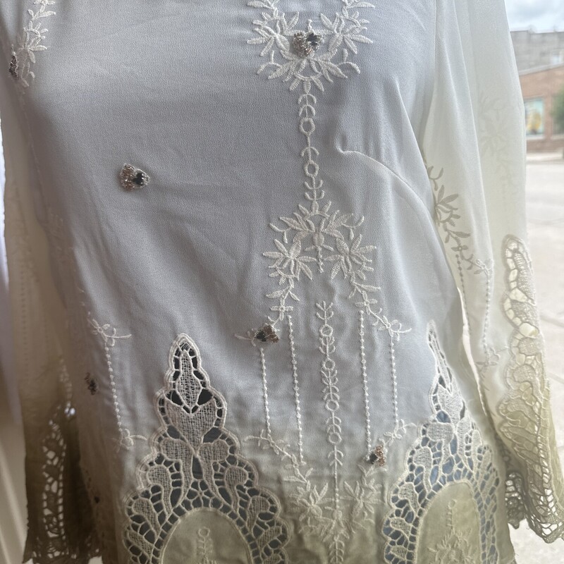 Aratta Lace Blouse In White/ Ivery Green, Size: Medium, Price: $23.99<br />
<br />
All sales are final. No Returns<br />
<br />
Pick up in store within 7 days of purchase<br />
Or<br />
Have it shipped<br />
<br />
Thanks for shopping with us!