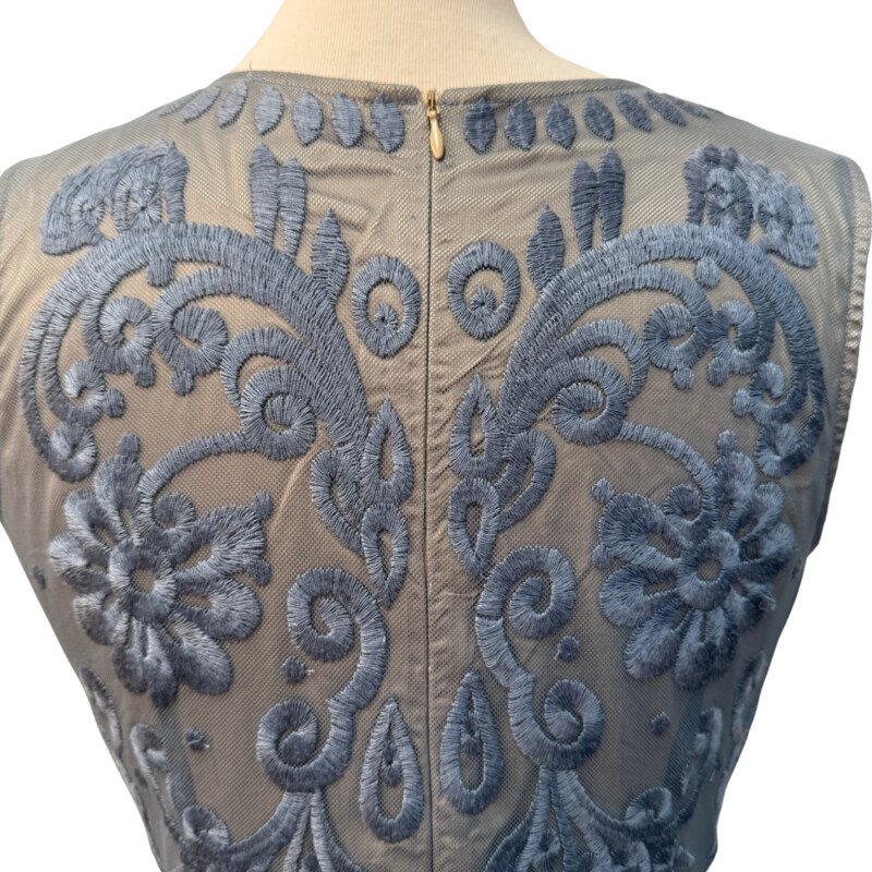 Sundance Embroidered Lace Dress<br />
Sleeveless<br />
Periwinkle and Nude<br />
Size: 10<br />
Absolutely Beautiful!