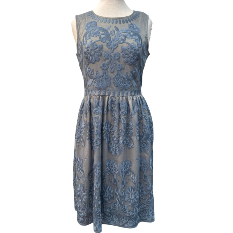 Sundance Embroidered Lace Dress<br />
Sleeveless<br />
Periwinkle and Nude<br />
Size: 10<br />
Absolutely Beautiful!