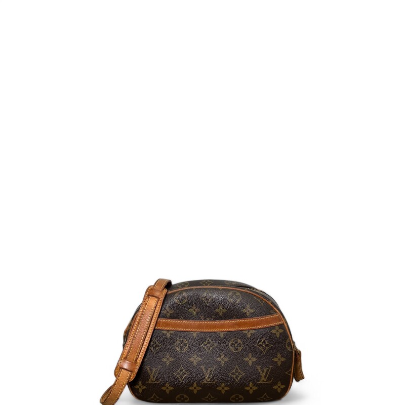 LOUIS VUITTON Monogram Blois. This stylish crossbody is crafted of traditional Louis Vuitton monogram on toile coated canvas in a feminine oval silhouette. The shoulder bag features a lengthy vachetta cowhide leather shoulder strap with brass hardware and a full wide facing pocket with a vachetta trim. The top zipper opens to a spacious terra-cotta cross-grained leather interior with a patch pocket.
Dimensions:
Length: 9.5 in
Height: 7 in
Width: 4.5 in
Drop: 16 in