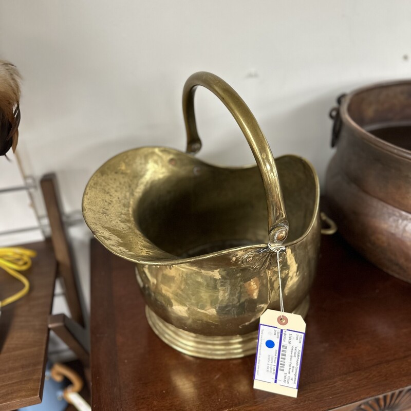 Antique Brass Coal Helmet Scuttle
Size: 16in