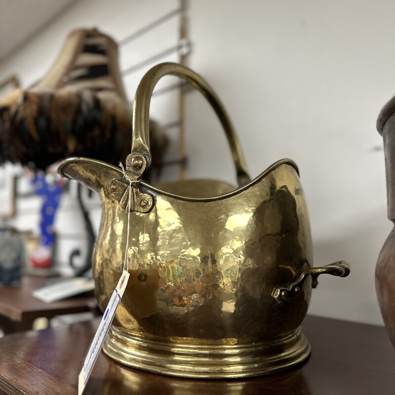 Antique Brass Coal Helmet Scuttle<br />
Size: 16in