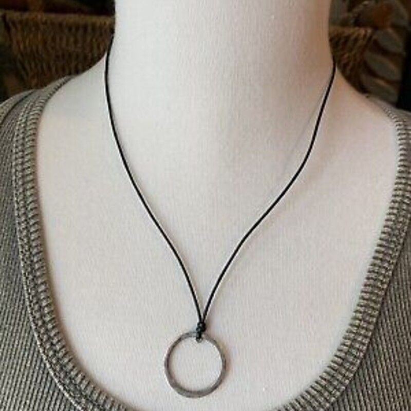 925 Silpada Circle Pendant On Rope Necklace
Silver Black Size: 18.5L