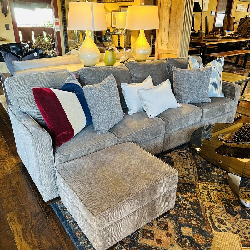 Marshfield Sofa

Size: 100Wx35Dx32H