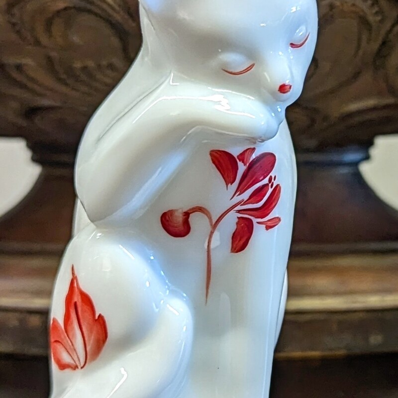 Fenton Milk Glass Cat
White Red
Size: 2x4H