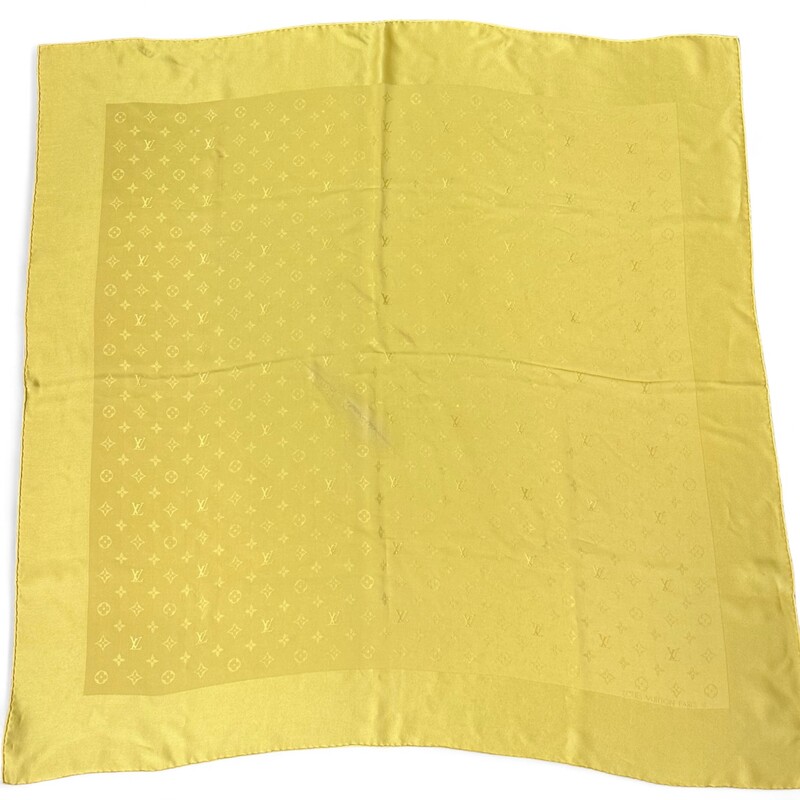 Louis Vuitton Yellow Silk
 Yellow
Size: 90 CM

4 inch thin, faint stain
2 inch thin, faint stains
Wear shown in photos