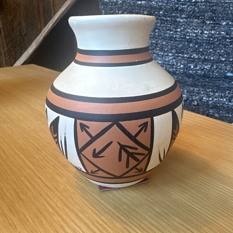 Tigue Vase

Size: 5Tx4W