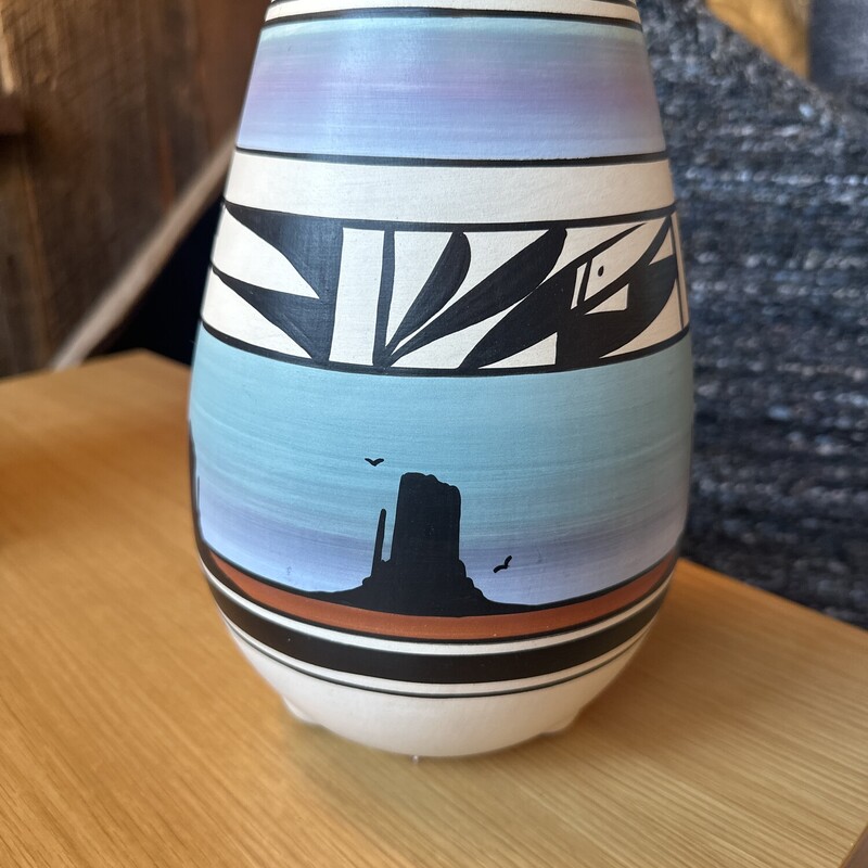 Bellison Landscape Vase - Sioux Tribe

Size: 9Tx4W