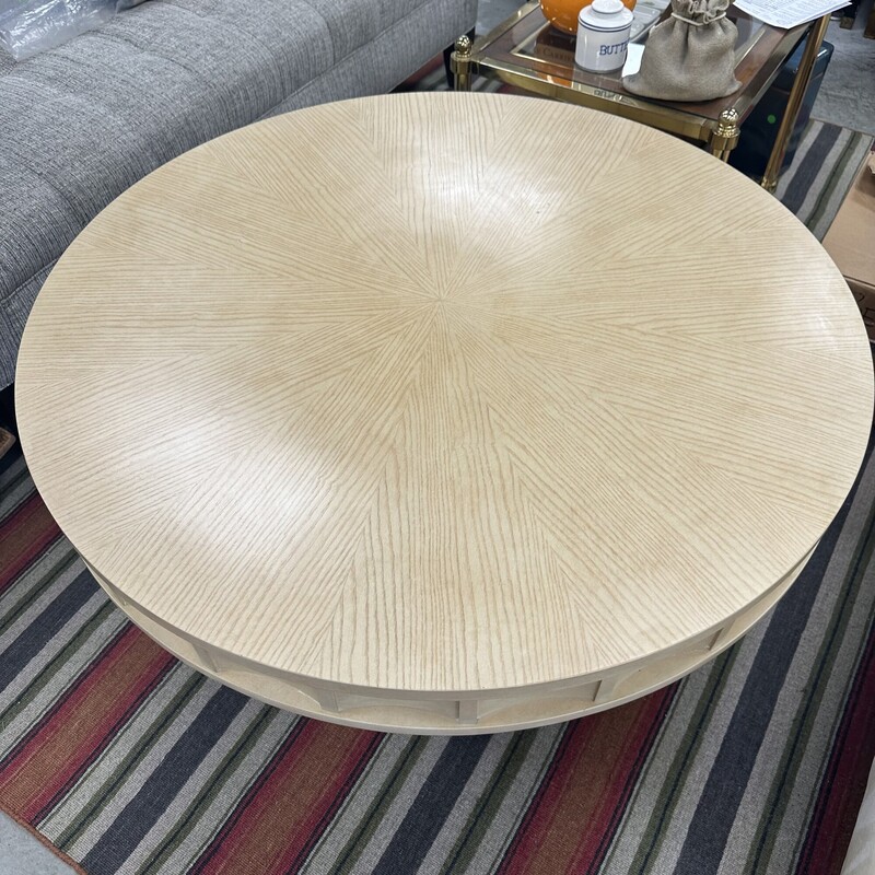 Century Furniture Coffee Table, Round. Super heavy and great quality!<br />
Size: 42in