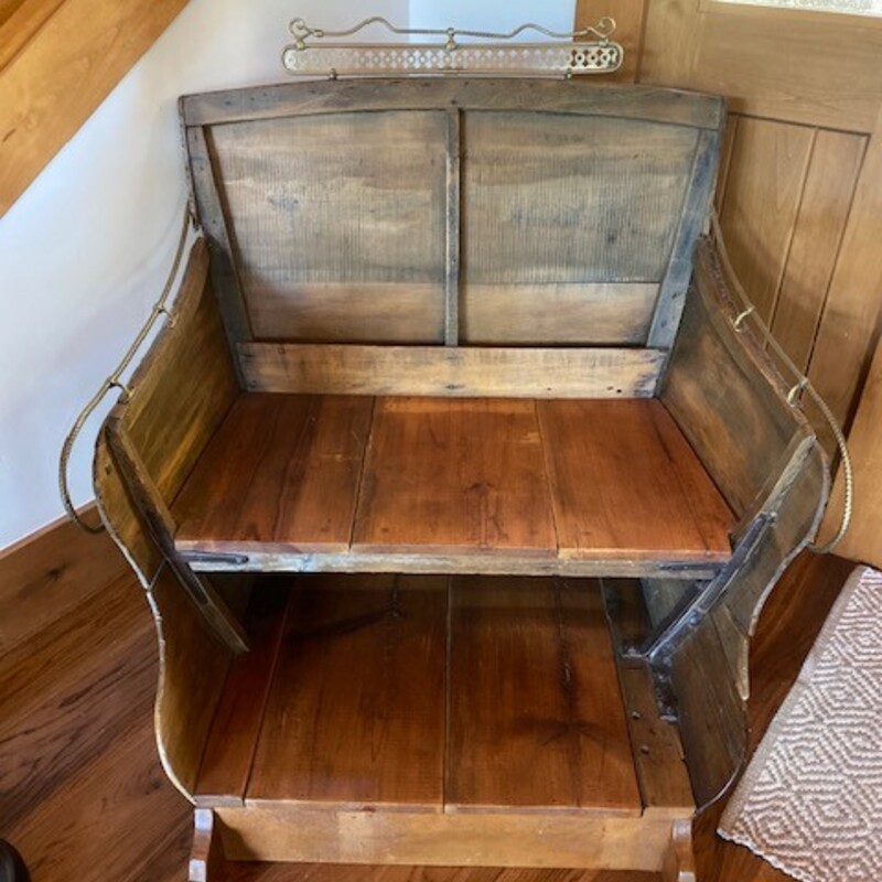 Vintage Sleigh Bench

Size: 41Wx39Dx40H