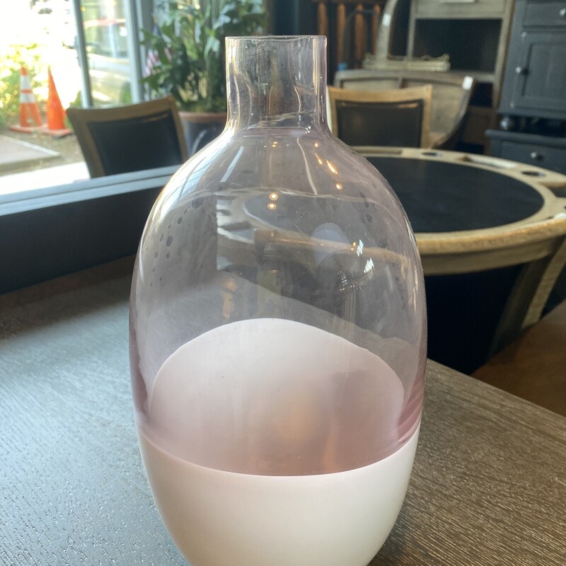 Glass Vase

Size: 11Hx5W