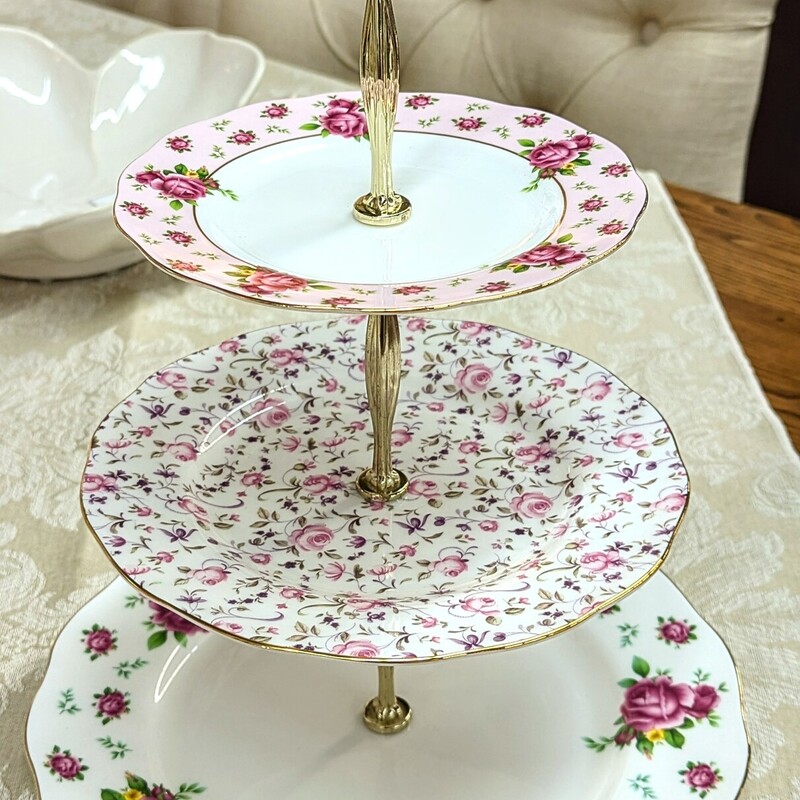 Royal Albert 3 Tier Rose Tray
White, Pink, Gold
Size: 10.5x15H