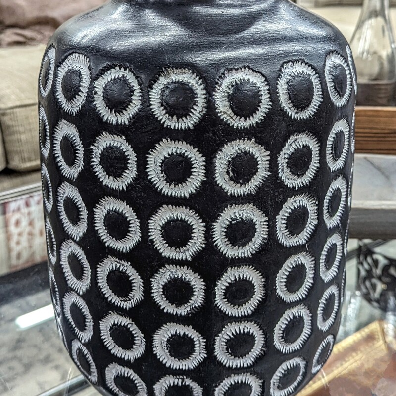 Circle Textured Tall Vase
Black White
Size: 8 x 12H