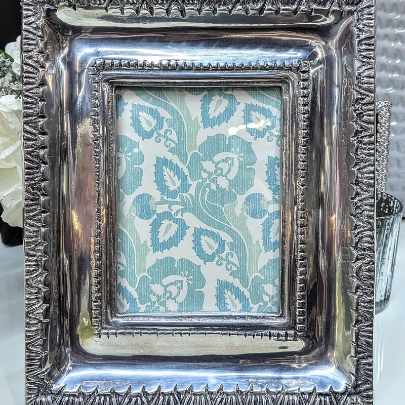 Textured Metal Frame
Silver
Size: 6 x 8H