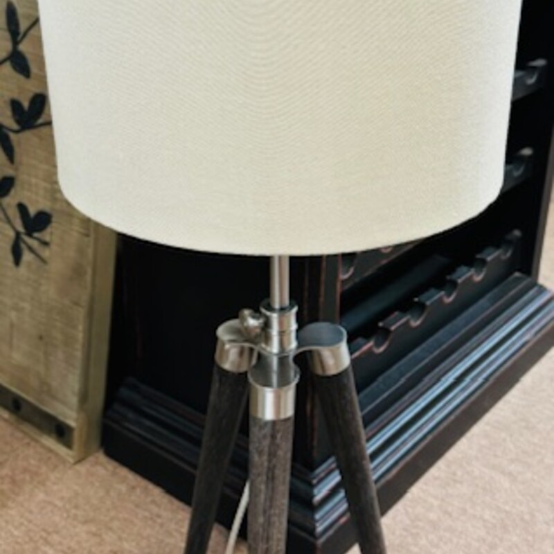 Adjustable Tripod Lamp
Cream Brown Silver
Size: 13 x 35H