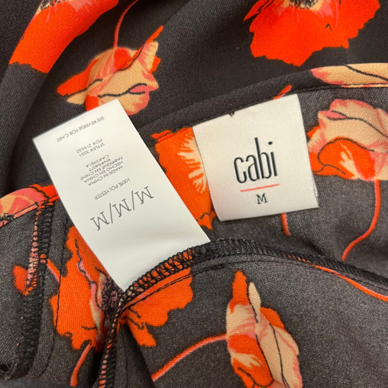 CAbi Flanders Poppy Blouse<br />
Short Sleeve<br />
Tulip Back<br />
Black and Red<br />
Size: Medium