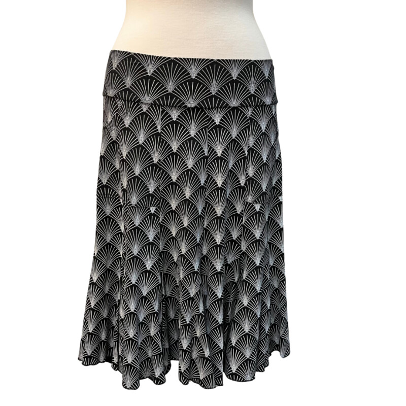 Effies Heart Skirt<br />
Fan Pattern<br />
Comfort Waist<br />
Colors: Black and White<br />
Size: XL