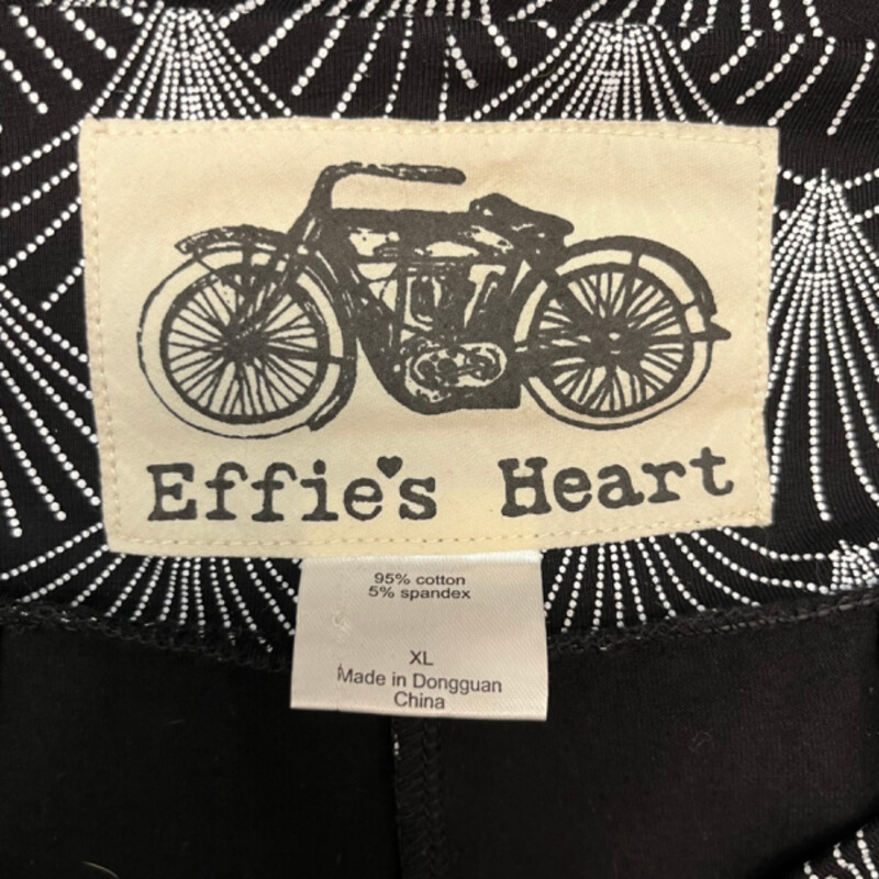 Effies Heart Skirt<br />
Fan Pattern<br />
Comfort Waist<br />
Colors: Black and White<br />
Size: XL