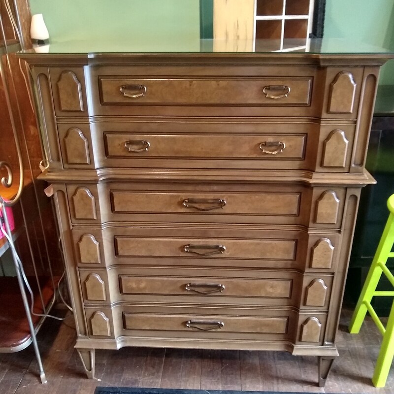 MCM 6 Drawer High Boy

Mid Century Modern High Boy chest with 6 drawers.  Drawers are dovetailed and chest has a glass top.

Size: 42 in wide X 20 in deep X 52 in high