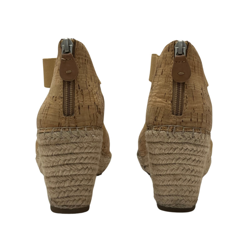 Gentle Souls by Kenneth Cole<br />
<br />
Colleen Cork Espadrille Wedge Heel Sandal<br />
Versatile neutral color with back zip for easy on and off. Elastic straps for optimal fit and comfort. Lightweight. Jute wrapped espadrille wedge heel. Non-slip outsole. Padded footbed.<br />
<br />
Size: 9.5