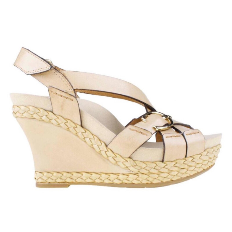 EARTHIES Biscuit Leather ‘Sardinia’ Wedge Sandals<br />
Size 10<br />
This sweetly stylish sandal features a sculpted, espadrille-oriented wedge,<br />
rich leather craftsmanship & a slingback silhouette.<br />
Cool braided natural leather trim & goldtone hardware.<br />
Earthies are known for comfort!<br />
Approx 3.5'' heel with 1.38'' platform<br />
Adjustable Velcro closure for perfect fit<br />
Leather lining with cushioning