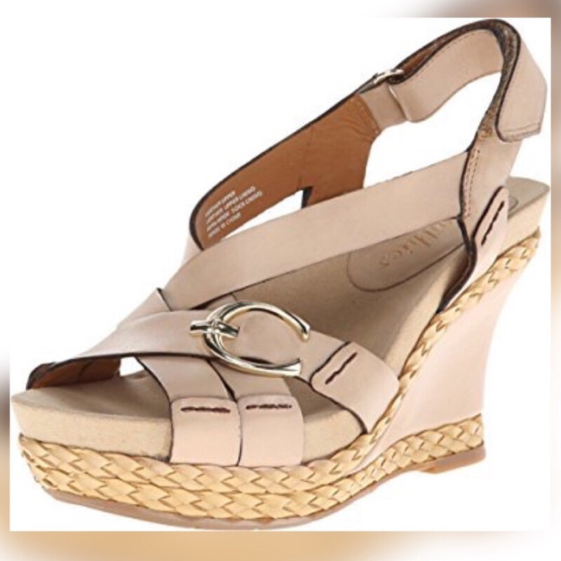 EARTHIES Biscuit Leather ‘Sardinia’ Wedge Sandals
Size 10
This sweetly stylish sandal features a sculpted, espadrille-oriented wedge,
rich leather craftsmanship & a slingback silhouette.
Cool braided natural leather trim & goldtone hardware.
Earthies are known for comfort!
Approx 3.5'' heel with 1.38'' platform
Adjustable Velcro closure for perfect fit
Leather lining with cushioning