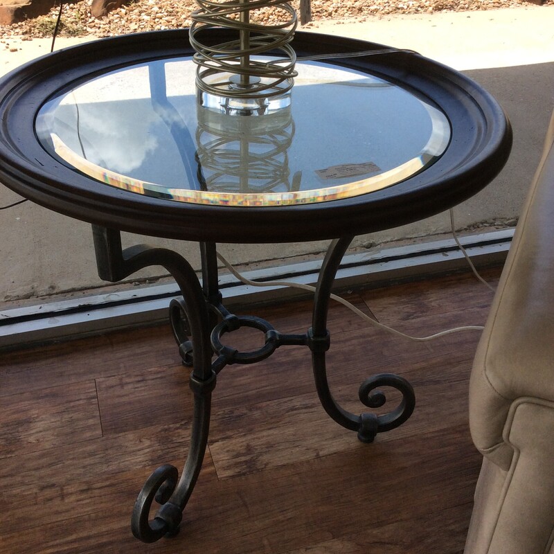 Ethan Allen wrought iron glass top side table,  Size: 87x87