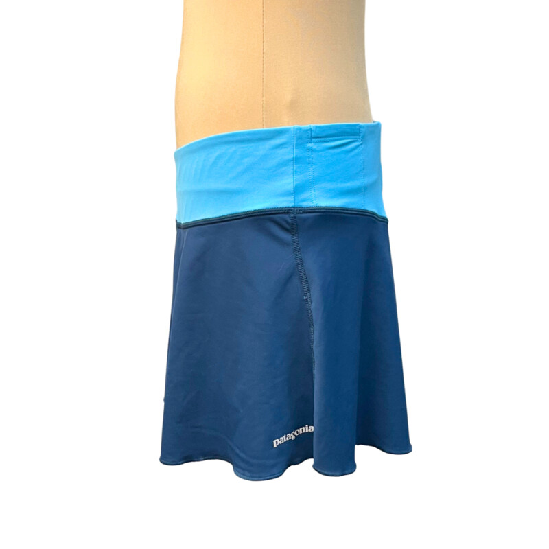 New Patagonia Dee Trail Running Skort<br />
All Weather Skirt<br />
Color:  Deep<br />
Size: Large<br />
Retails for $49.00