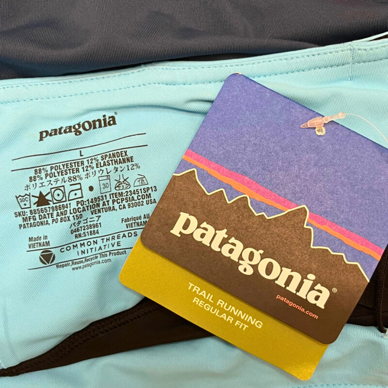 New Patagonia Dee Trail Running Skort<br />
All Weather Skirt<br />
Color:  Deep<br />
Size: Large<br />
Retails for $49.00