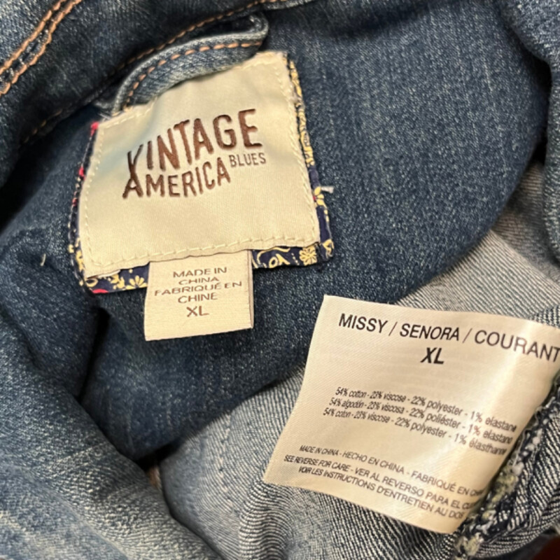 Vintage America Jean Jacket<br />
Cute Patchwork Details<br />
Cotton Blend<br />
Size: XL