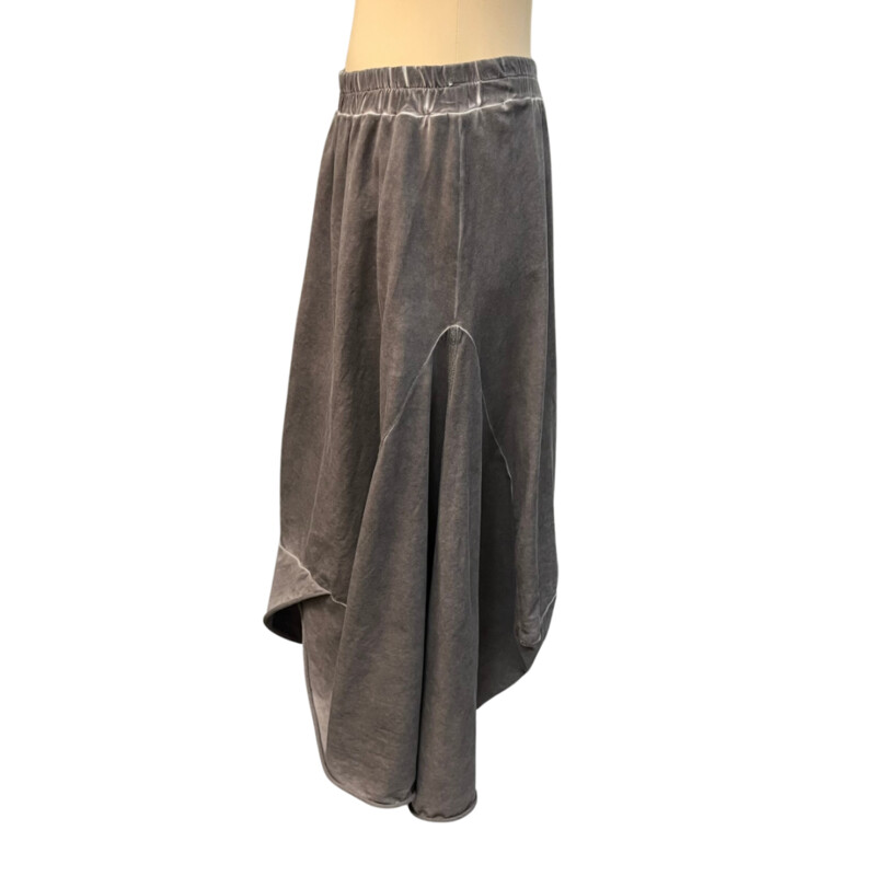 Luukaa Maxi Skirt<br />
Mineral Wash<br />
Color: Smoke<br />
Size: Small