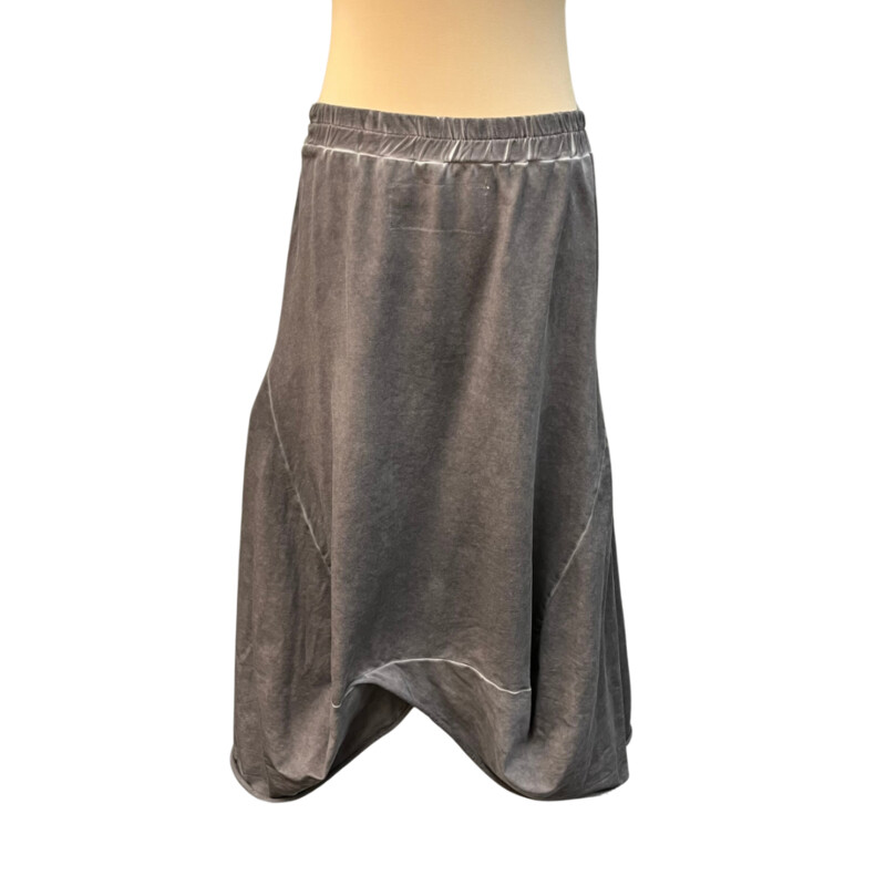 Luukaa Maxi Skirt<br />
Mineral Wash<br />
Color: Smoke<br />
Size: Small