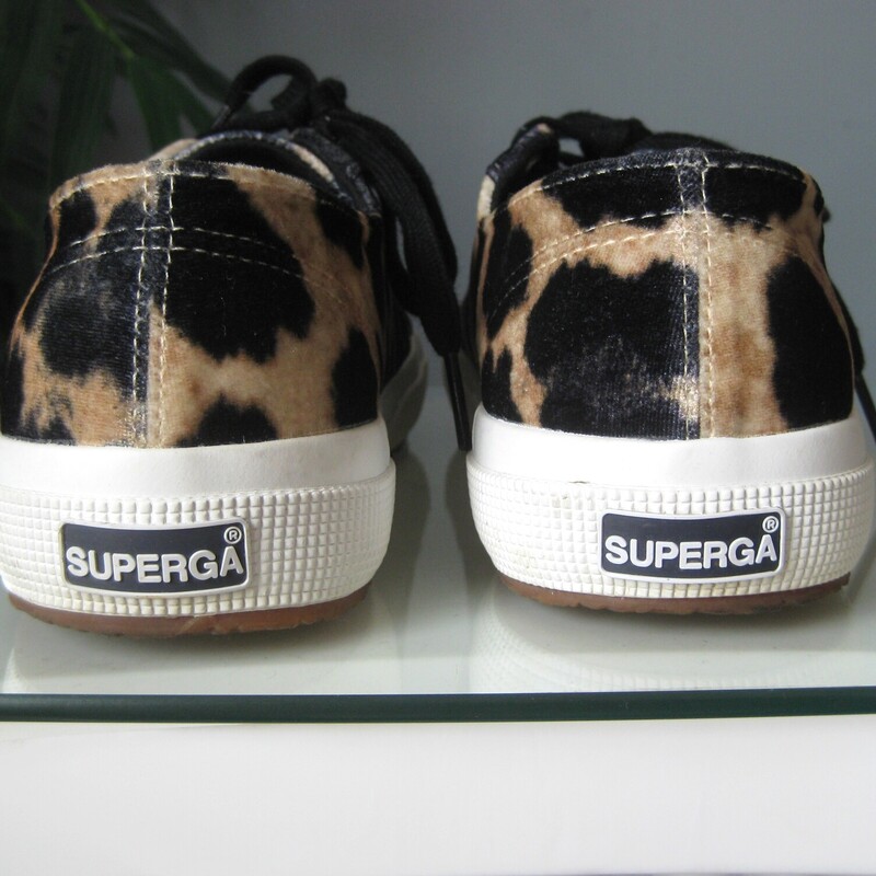 Super Cute, SuperGa Sneakers<br />
Animal Print Brown Black and cream plushy velvet<br />
lace up<br />
<br />
size 7.5<br />
like new condition!<br />
<br />
thanks for looking!<br />
#75298