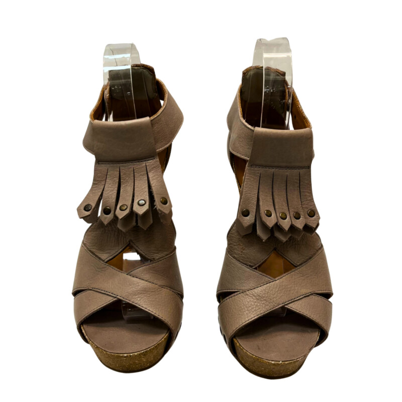 John Fleuvog Dallas Gray Sandals<br />
Studded Fringe Detail<br />
Beautiful Wood Heel<br />
Color:  Dallas Gray<br />
Size: 6