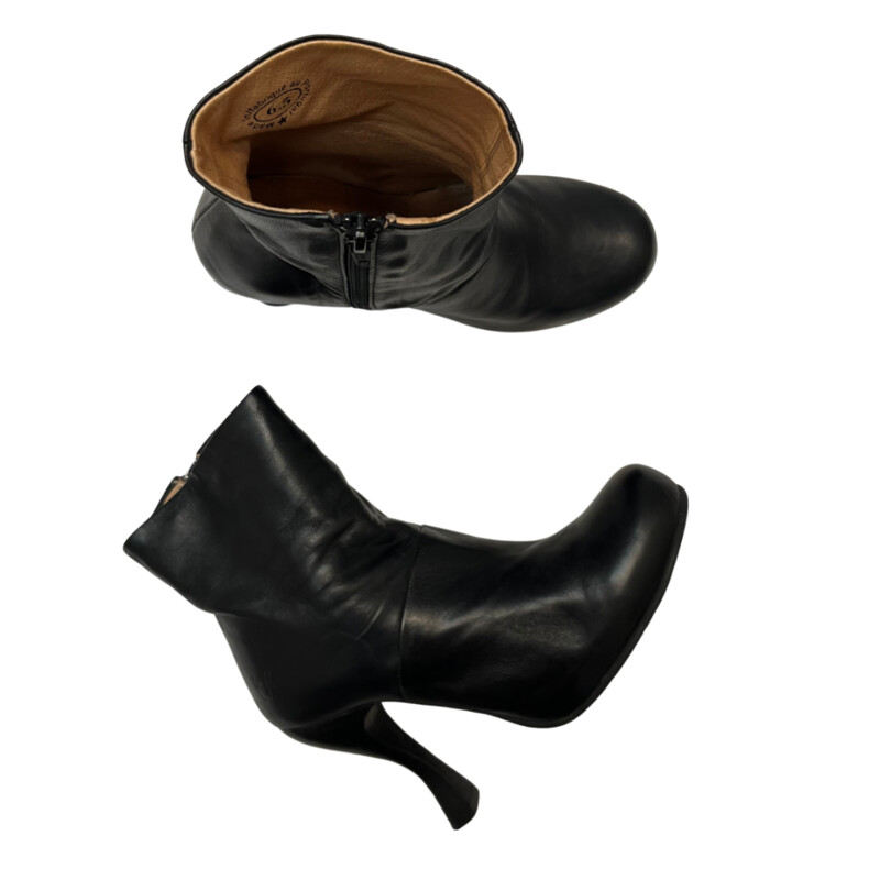 John Fleuvog Jolie Boots<br />
Super Soft leather<br />
Side Zipper<br />
Classic Fleuvog Heel<br />
Color:  Black<br />
Size: 6.5