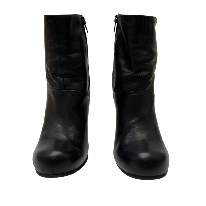 John Fleuvog Jolie Boots
Super Soft leather
Side Zipper
Classic Fleuvog Heel
Color:  Black
Size: 6.5