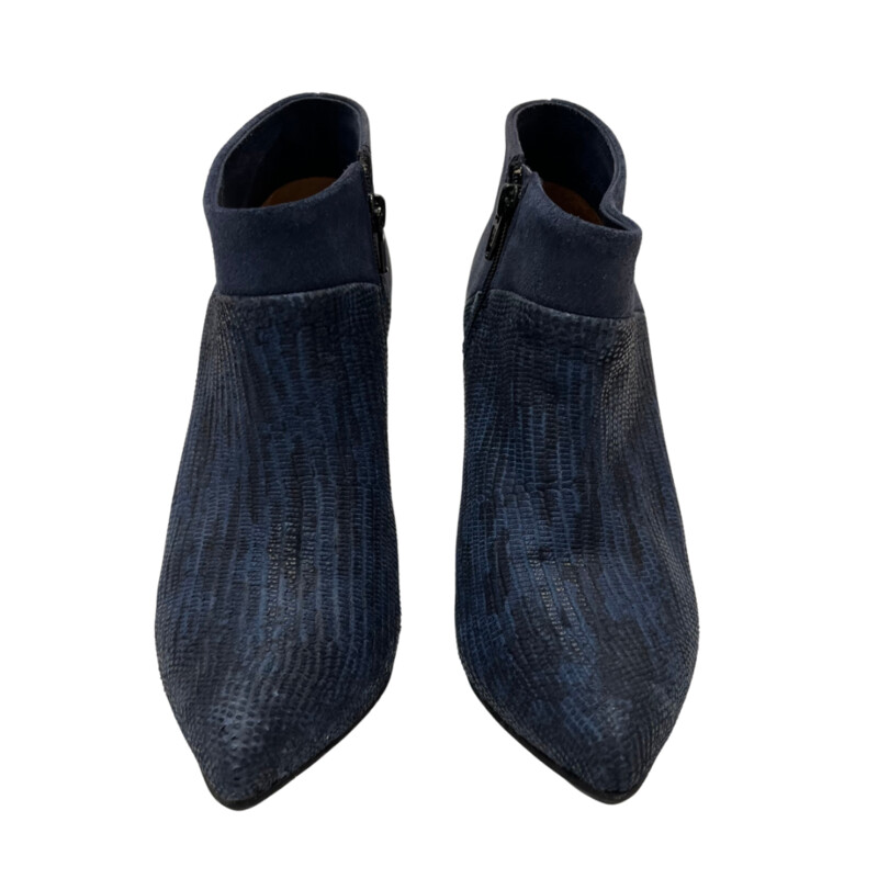 John Fleuvog Pizzazz Boots<br />
Artistic Blue Fleuvog Heel<br />
Textured Front Detail<br />
Color:  Beautiful Blue<br />
Size: 6.5