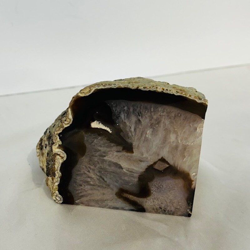 Geode Slice
Brown Gray
Size: 4.5 x 3.5 x 4H