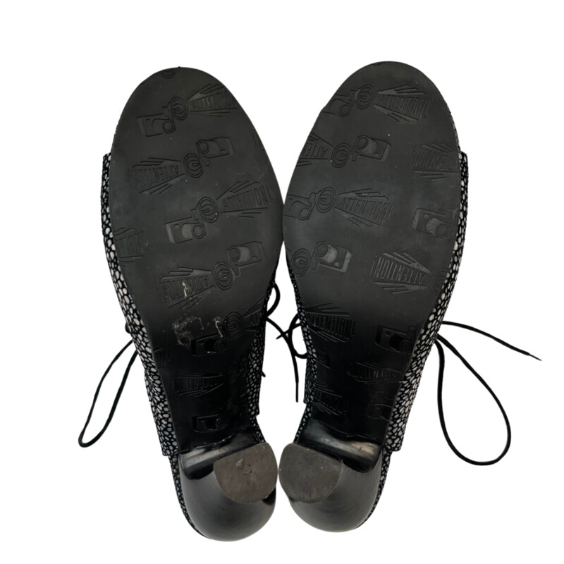 John Fleuvog Gwen Lace Up Sandals<br />
Black Devilfish<br />
Classic Fleuvog Heel<br />
Black and White<br />
Size: 6