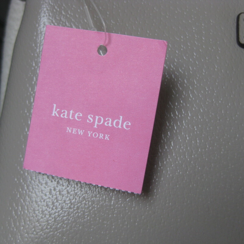 Brand new kate spade ny Jeanne bag, crossbody in soft taupe , appears as a soft pale gray.<br />
top zipper<br />
silver hardware<br />
spade logo lining<br />
one slip pocket inside<br />
one slip pocket outside<br />
9.5 x 6.25 x 3<br />
adjustable crossbody strap min: 22 max: 25<br />
<br />
Thanks for looking1<br />
#73501