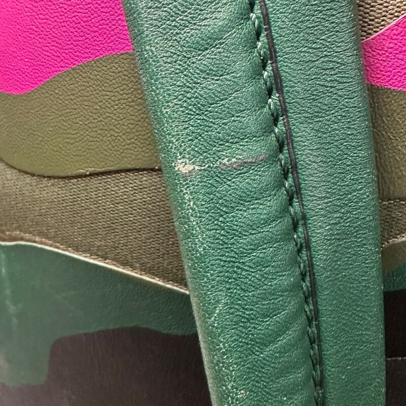 Valentino Camo Stud Backpack<br />
 Multi Color  Camo<br />
 Size: OS<br />
Code:BL-J858THN2<br />
Scratching on handels and inside shown in photos.